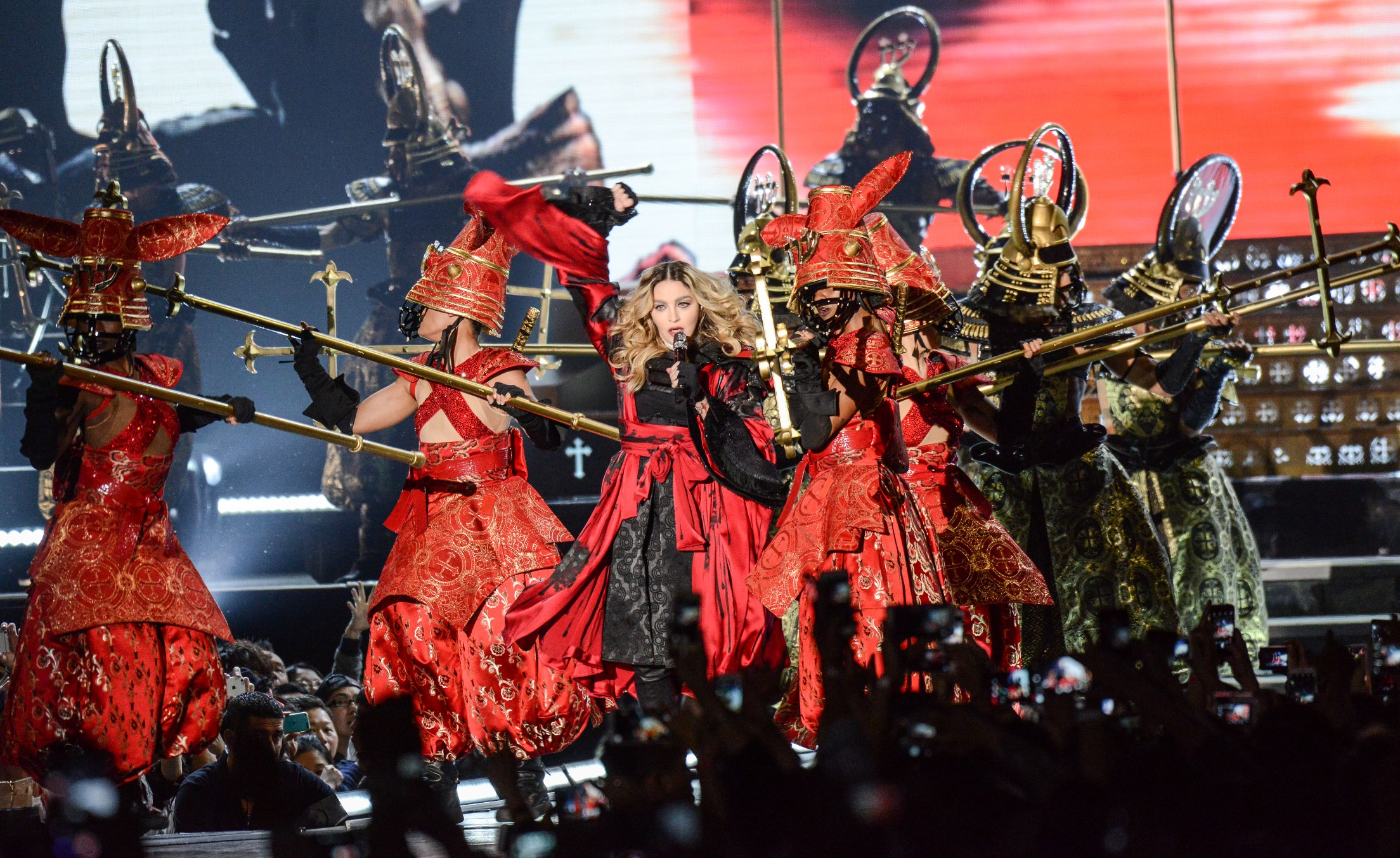 瑪丹娜《心叛逆》亞洲巡迴首站嗨翻小巨蛋！_流行女皇大秀中文「謝謝台北」2.jpg