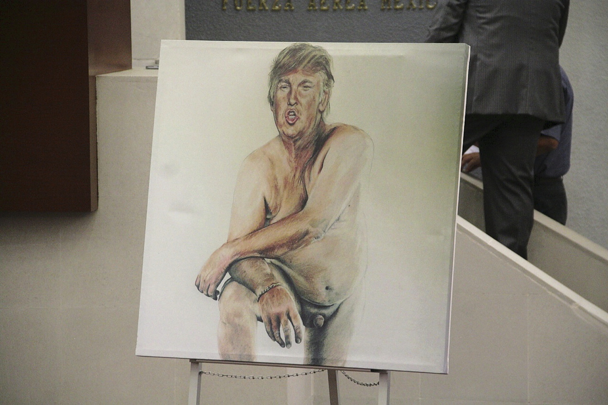 川普的裸體肖像《讓美國再次偉大》。圖取自Vida_Latina。.jpg