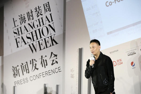 時堂聯合創始人林劍先生在2017秋冬上海時裝週發佈會上發言.jpg