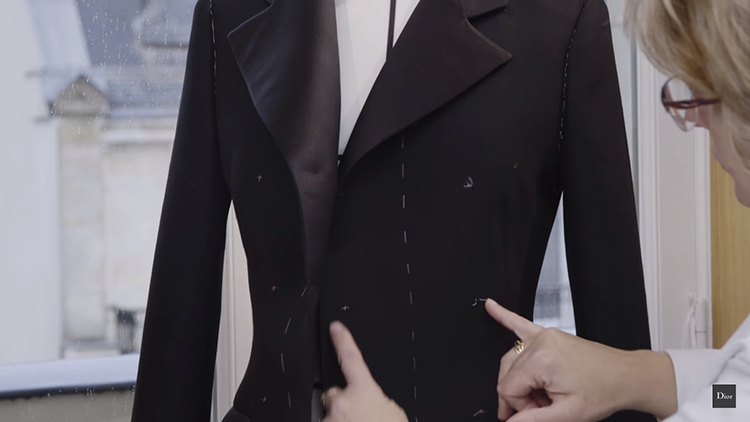 「看不見的雙手」展現頂級工藝_揭開Dior高級訂製服的製作幕後_(14).jpg