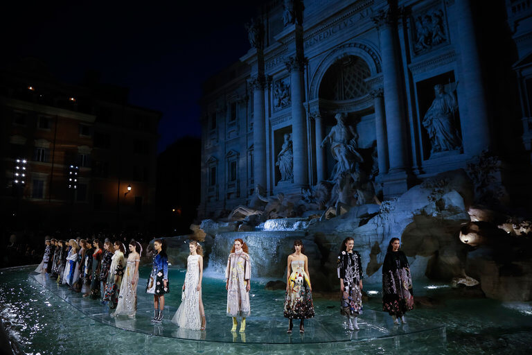 時尚品牌芬迪去年在羅馬特雷維噴泉走秀。圖:取自Static01。_.jpg