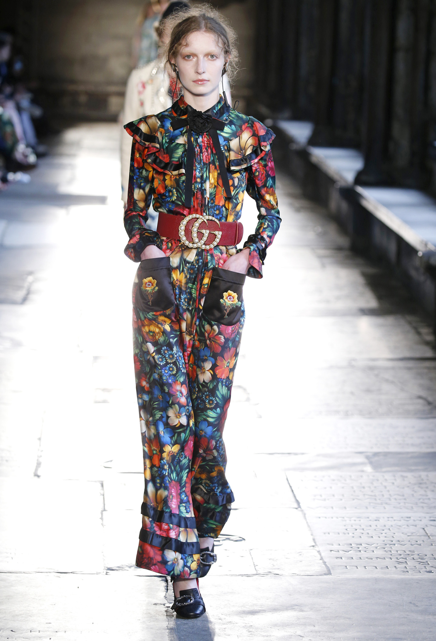 英國西敏寺首度變身時尚舞台_Gucci創意總監Alessandro_Michele製造美妙混亂11.jpg