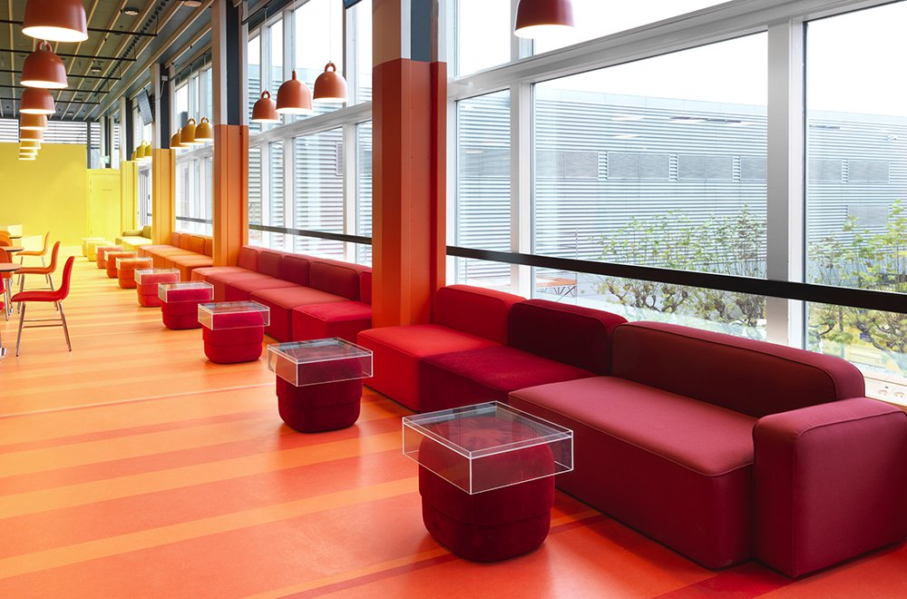 最繽紛的機場休息室！丹麥設計品牌Normann_Copenhagen用「彩虹」打造哥本哈根機場休息室_(2).jpg