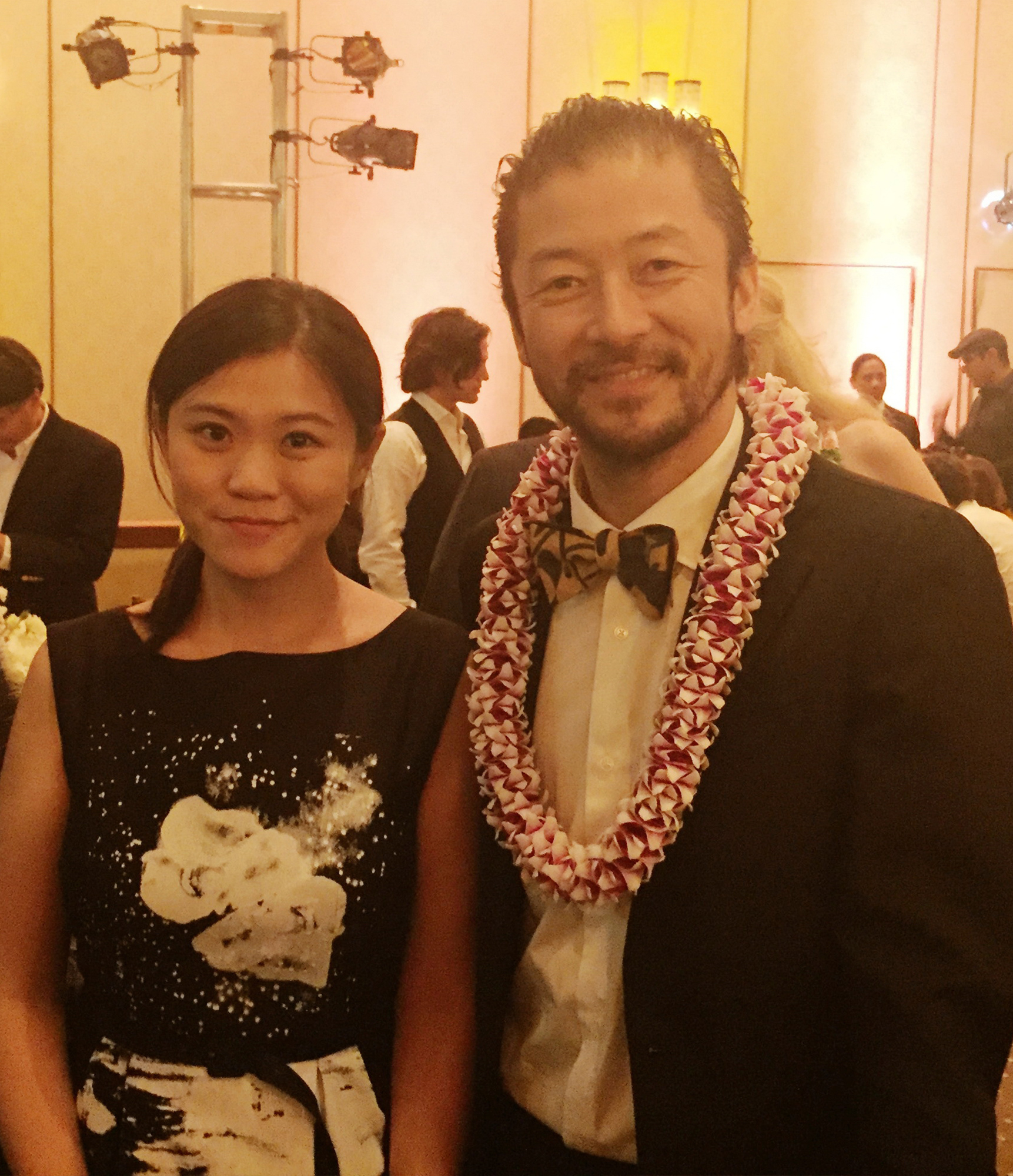 《小孩》導演于瑋珊(左)與日本男星淺野忠信在夏威夷國際影展合影2.JPG
