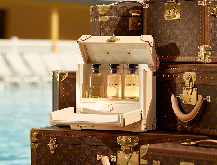 帶著香水去旅行！比照經典行李箱規格打造_Louis_Vuitton訂製夢幻皮革旅行香水盒(14).jpg