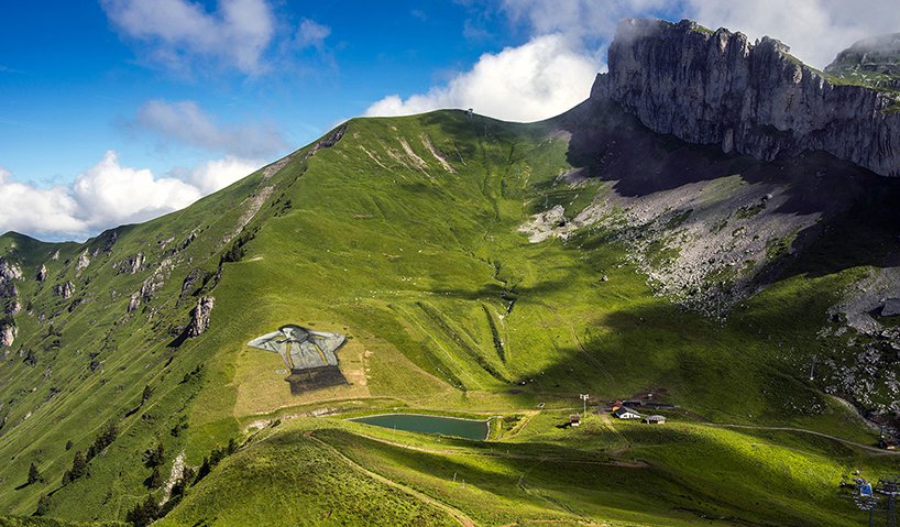 爺爺在瑞士山上睡著了！1萬平方公尺超大草地壁畫三周後自然消失？！_(5).jpg