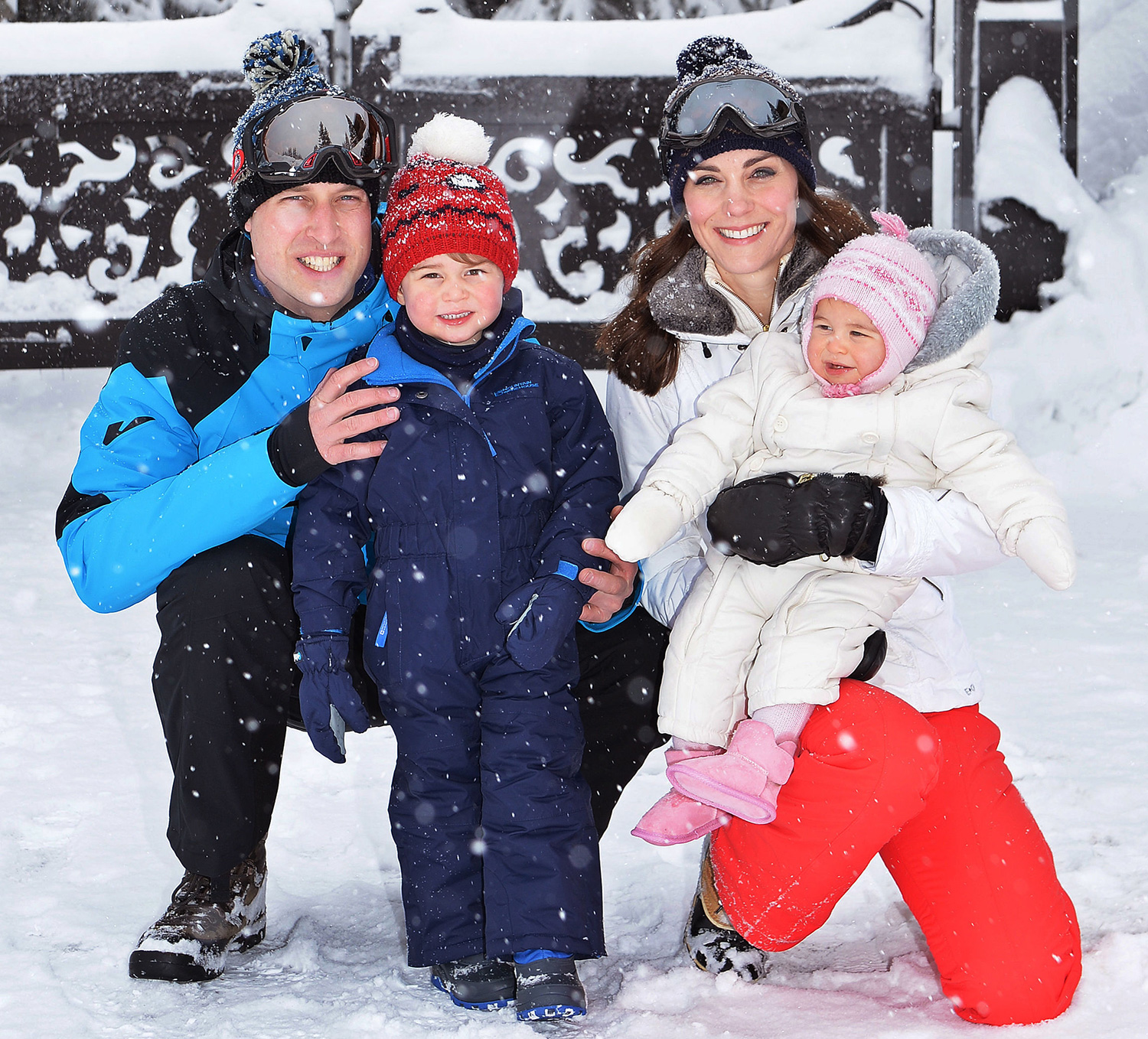威廉凱特法國阿爾卑斯度假_夏綠蒂小公主、喬治王子玩雪初體驗5.jpg