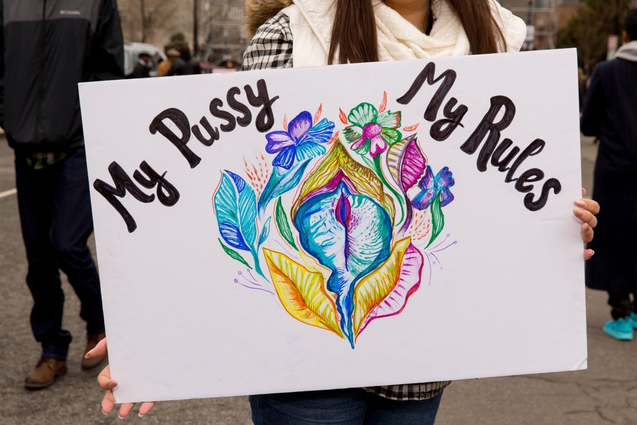 女性大遊行抗議標語「我的身體我做主」。圖取自Twitter。.jpg