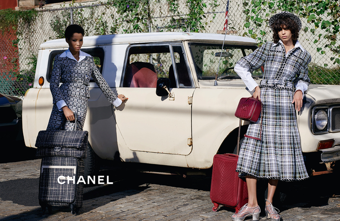 卡爾拉格裴親自掌鏡Chanel_2016春夏廣告_展演輕盈明亮的時髦意象_7.jpg