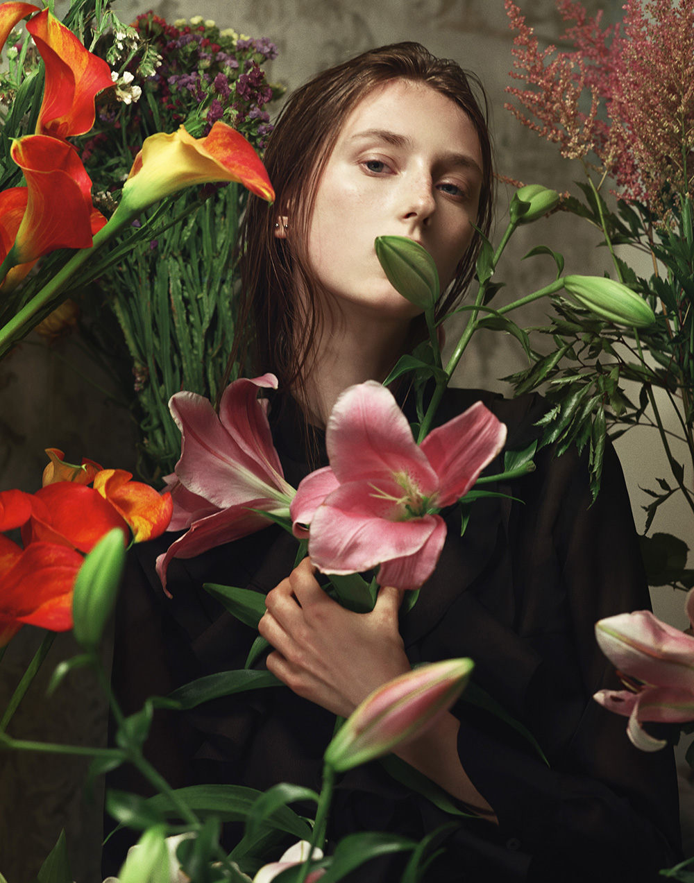 APUJAN_2016春夏時裝系列概念照-春夏的形象概念照用眾多花卉隱喻著時間.jpg