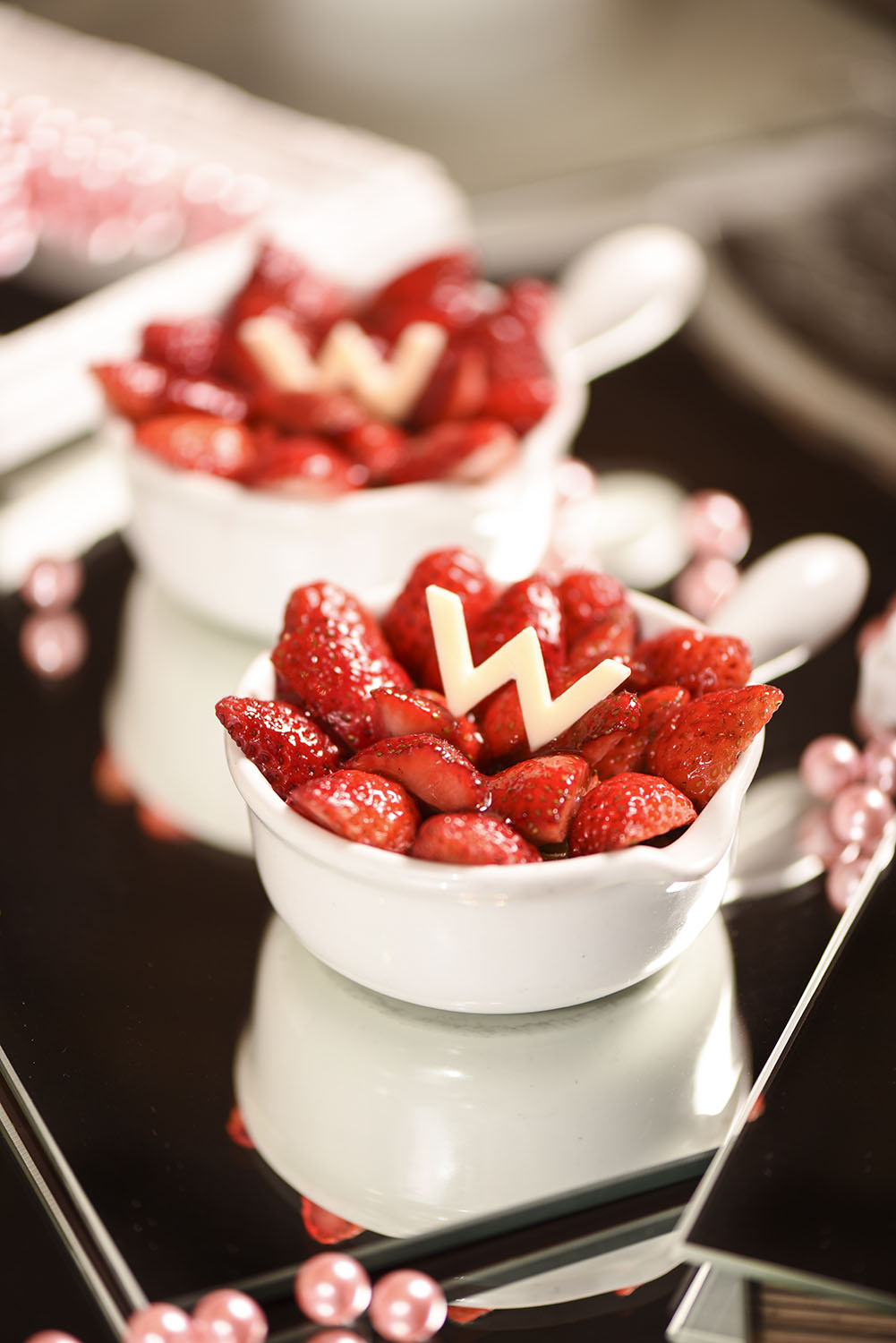 W_Hotel_x_Benefit限時聯名_W玩妝特務下午茶與閨蜜共享粉紅派對時光_鮮草莓布丁s.jpg