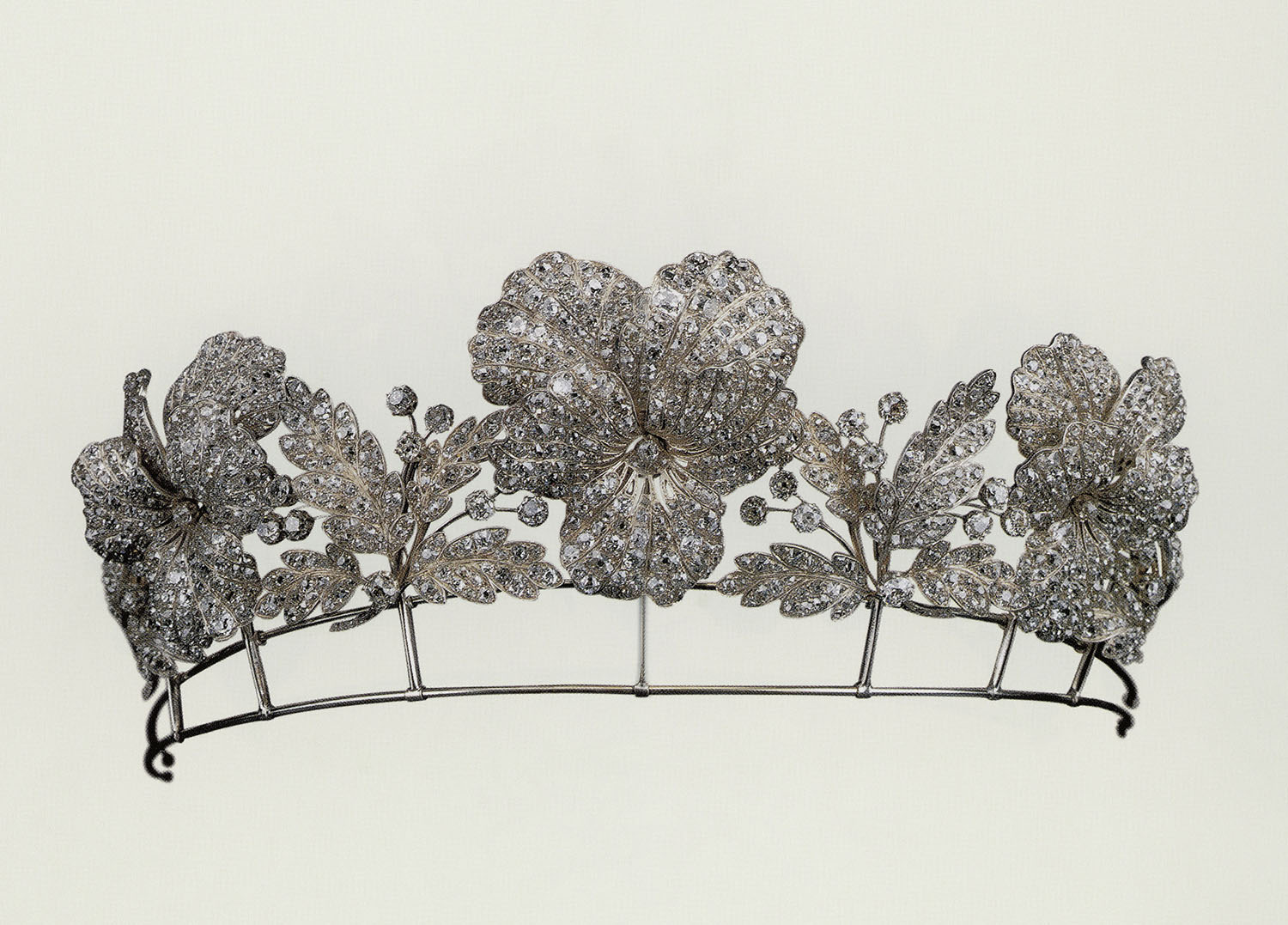 跨越四個世紀的法國品牌Chaumet_高級珠寶工藝精湛詮釋諸神的花園_三色堇冠冕.jpg