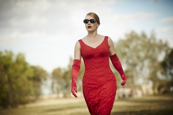 《惡女訂製服》重現50年代經典時尚_戲服設計師Margot_Wilson揭密凱特溫絲蕾的戲服內幕_4.jpg