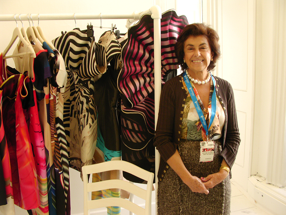 2009年九月於倫敦時裝周靜態展採訪Mary_Katrantzouk的母親.JPG