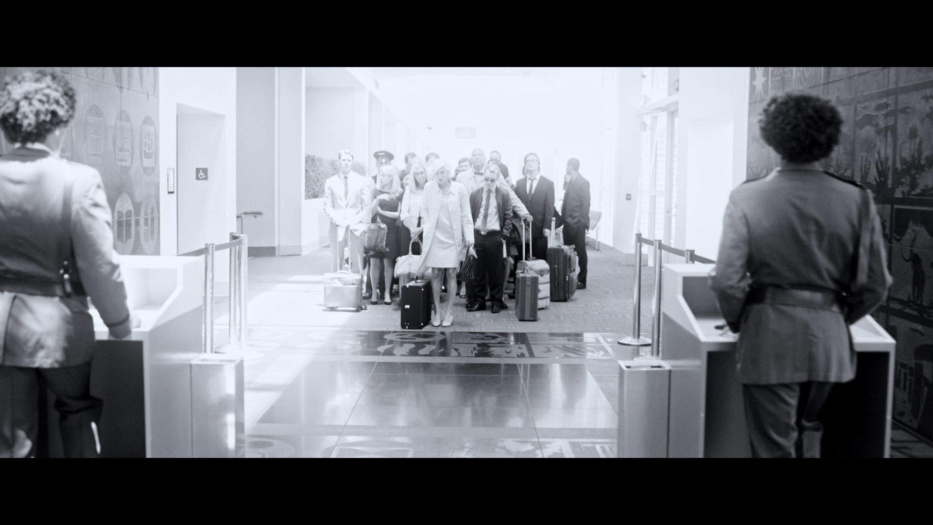 大衛歐羅素聯手Miuccia_Prada打造微電影《回顧向前》_大玩超現實無限迴圈_(6).jpg