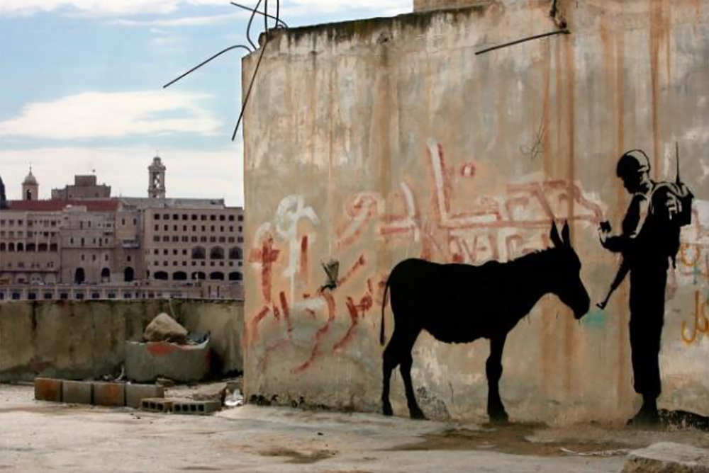 以噴漆狩獵時事，街頭藝術家Banksy_1.jpg
