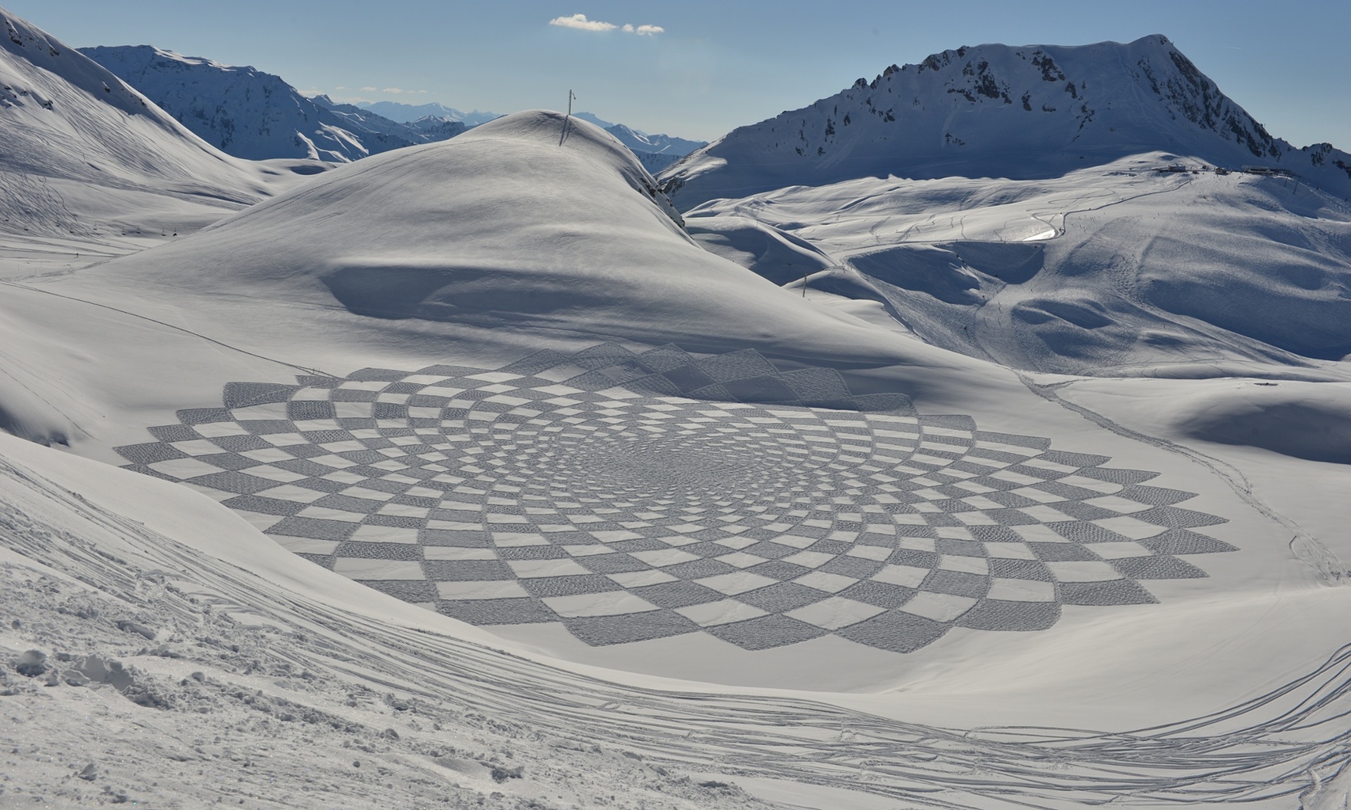 幾何圖形構成的雪地畫。圖取自Guardian。.jpeg