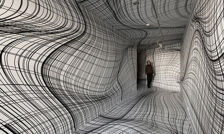 你確定這是一條筆直的隧道嗎？奧地利藝術家畫上幾條線就足以讓空間顛倒！_(8).jpg