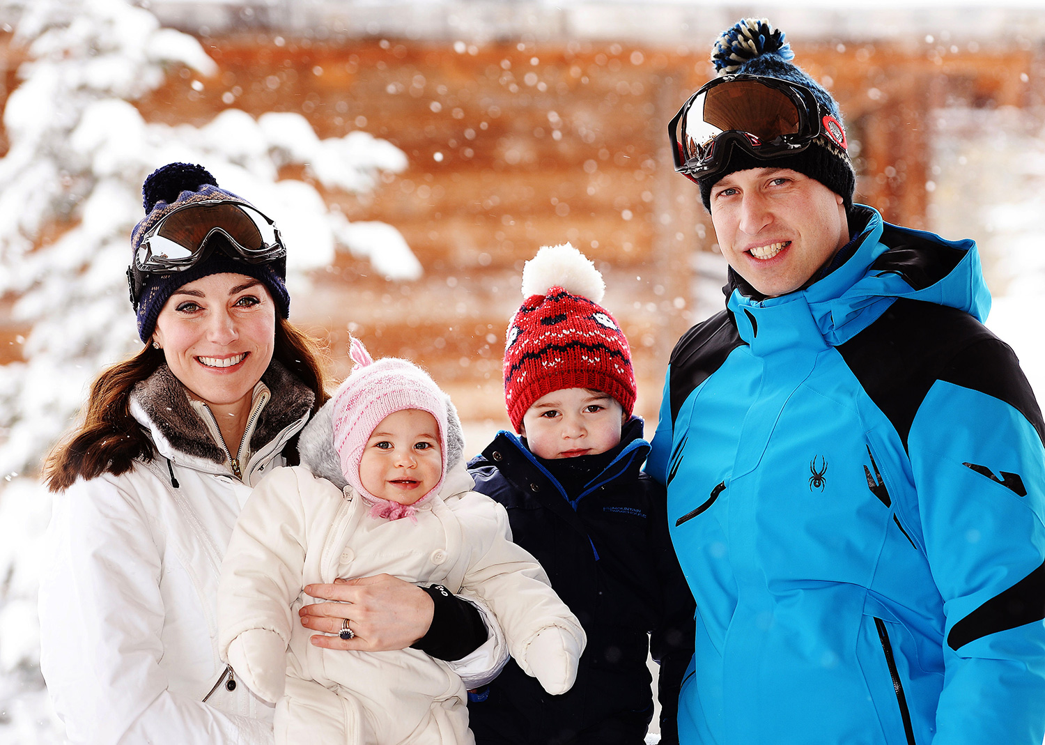 威廉凱特法國阿爾卑斯度假_夏綠蒂小公主、喬治王子玩雪初體驗6.jpg
