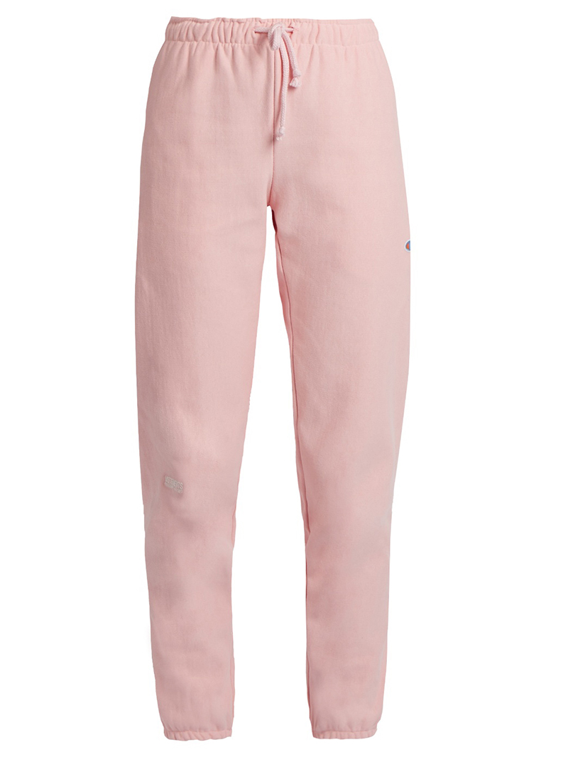 Vetements_×_Champion聯名款粉色休閒褲，NTD25,800，現於團團精品獨家販售中！.jpg