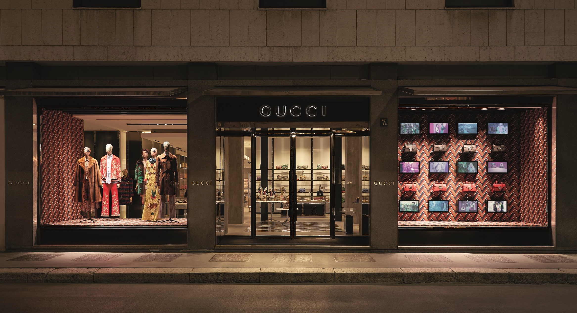 【時尚產業要事回顧】Gucci業績復甦、Furla證明輕奢華市場成長中、智慧手錶出貨量首度超越瑞士鐘錶產業_Gucci_2016_春夏櫥窗設計.jpg