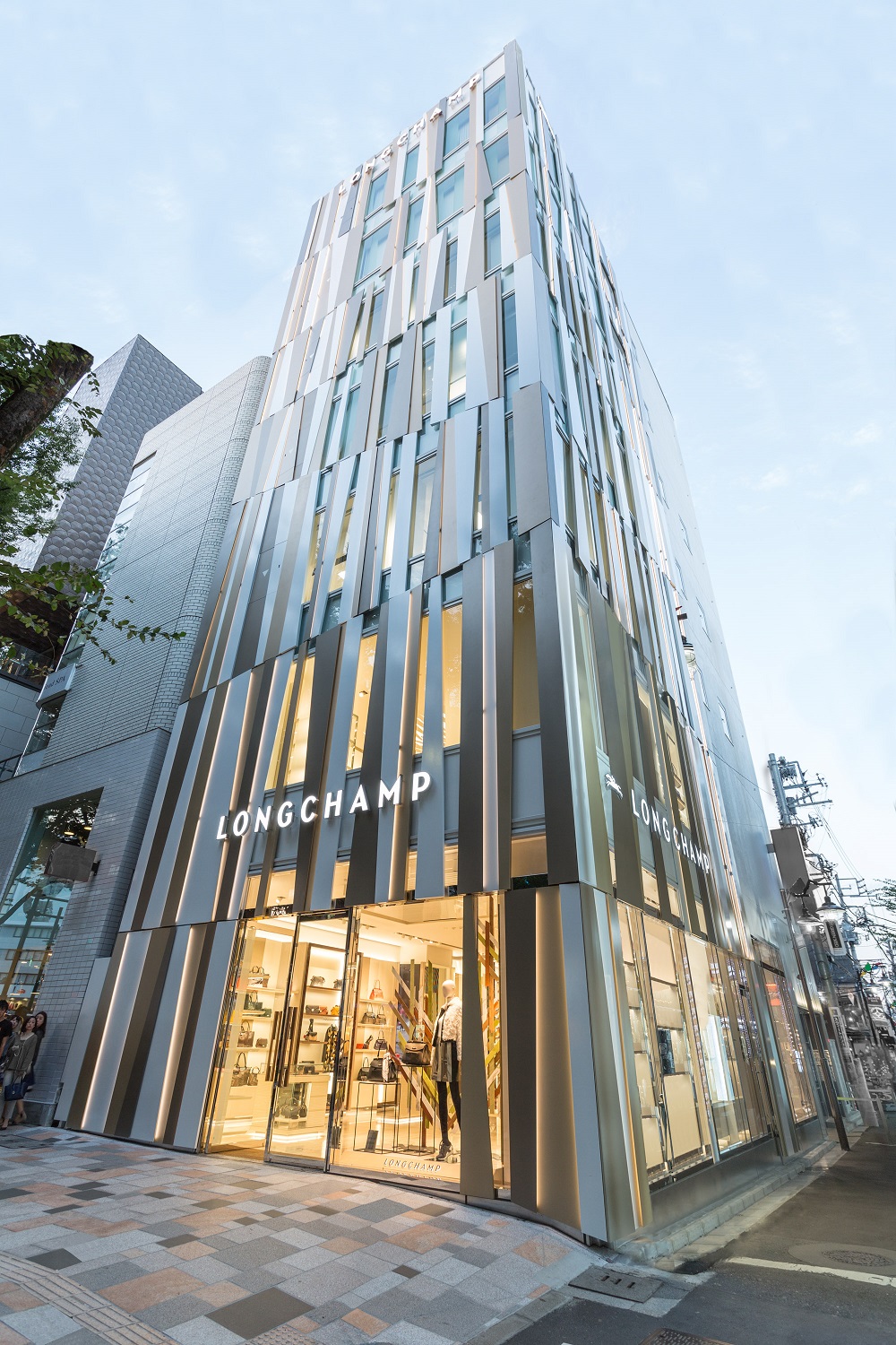 法國知名精品品牌Longchamp在日本東京時尚中心表參道開設全新旗艦店(3).jpg