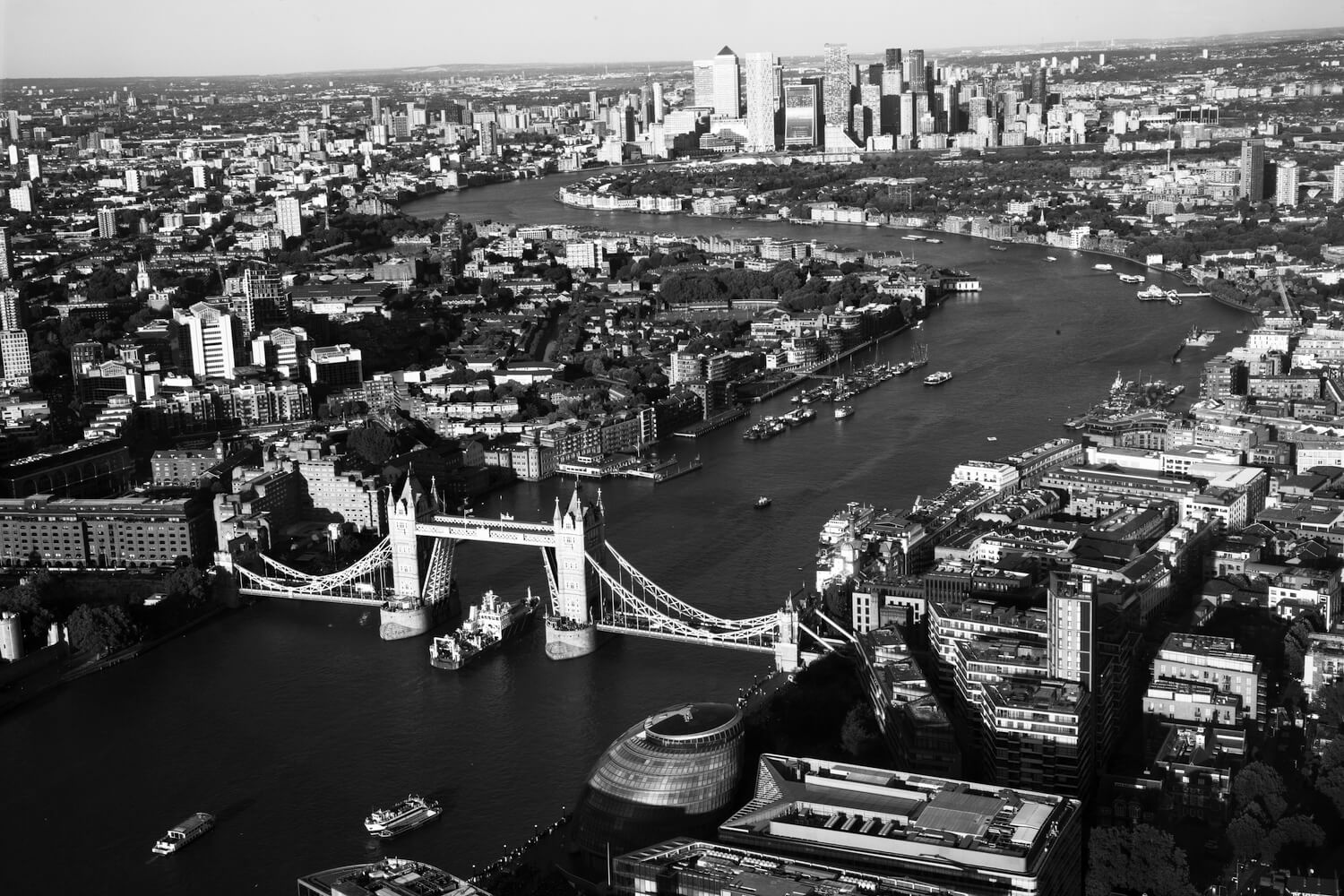 旅行的藝術！路易威登旅遊系列書籍_開啟城市探索新篇章_London_Interior_View_(50).jpg