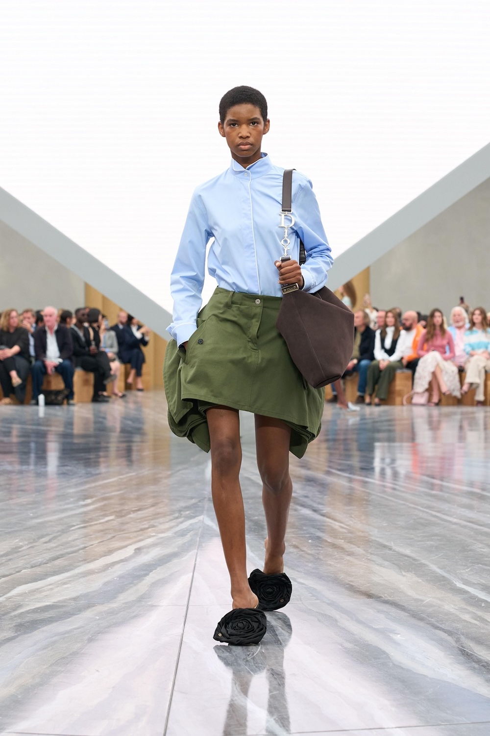 Dior「恐怖片」開幕：創意總監Jonathan_Anderson用張力與工藝解構歷史_4.jpg