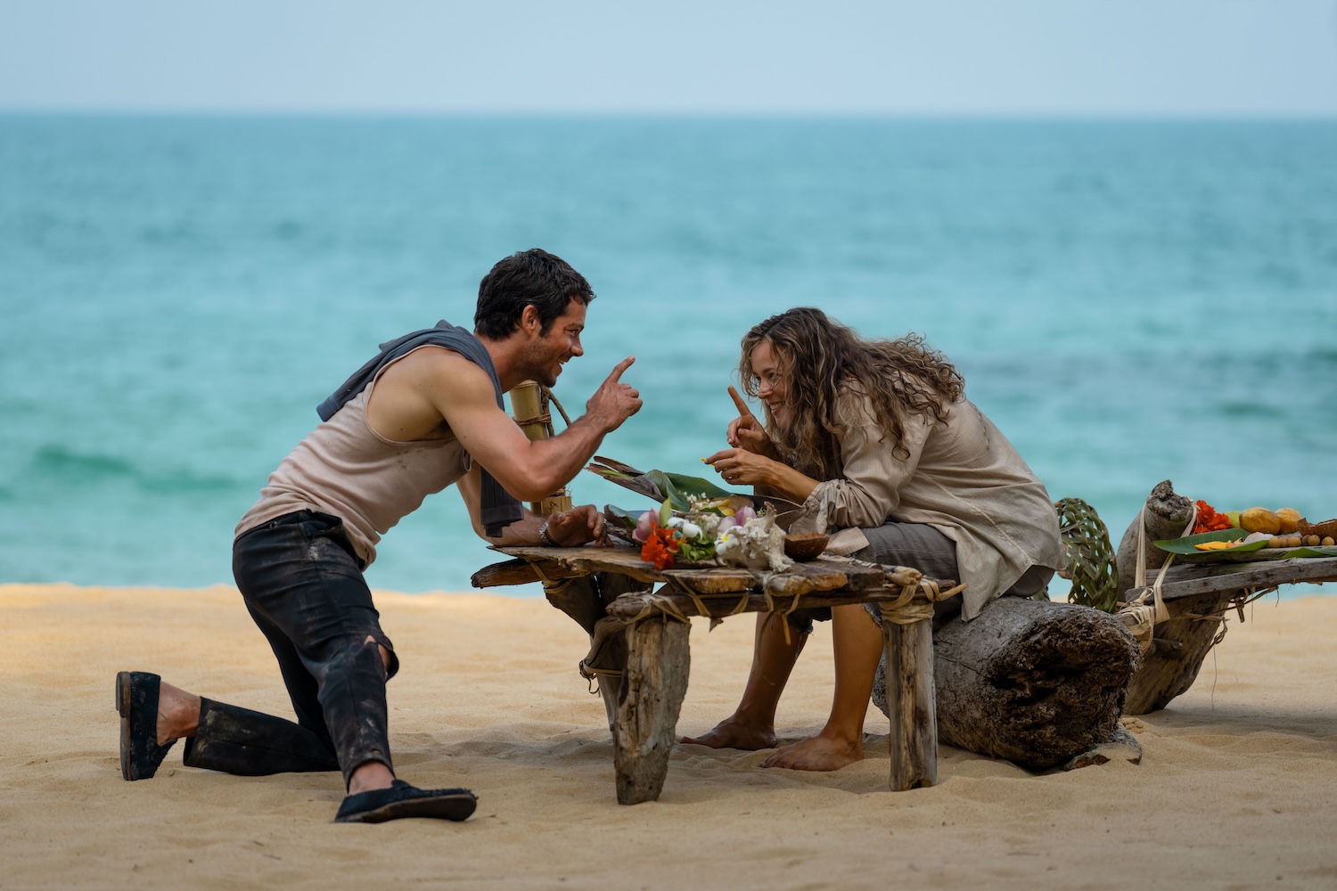 瑞秋麥亞當斯與狄倫歐布萊恩在《荒島囚救》中的視覺變遷：權力遊戲下的生存實驗