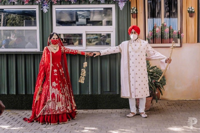 新娘都像仙女！印度開始流行起「口罩婚禮」，網友：怎麼感覺更有一種神秘美了？-03.jpg