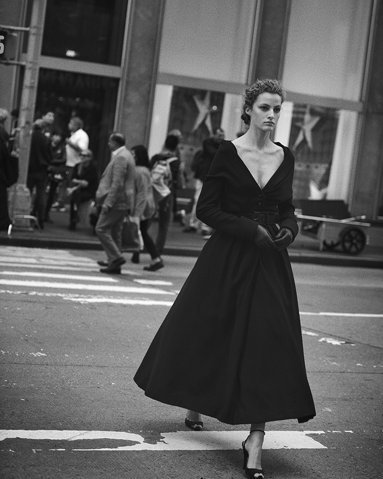 告別作回顧Dior_70年歷史Peter_Lindbergh領模特兒闖蕩紐約街頭4.jpg