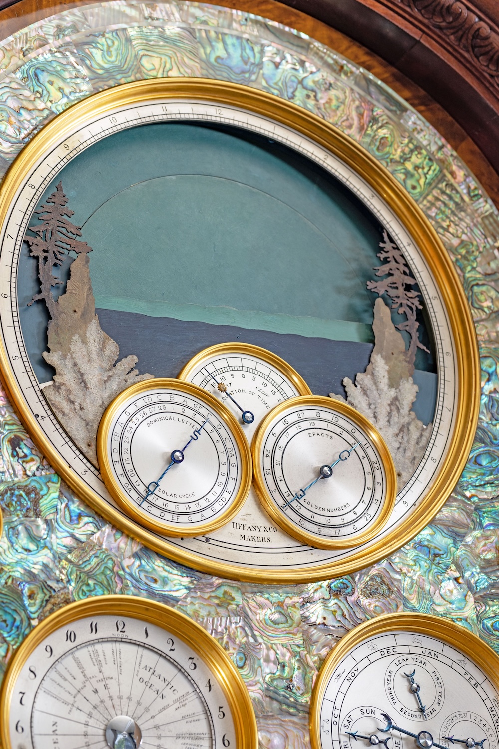 工藝大師的十九世紀機械宇宙：TiffanyCo.傳奇天文鐘與21項複雜功能結構解密_修復後各式錶盤細節01@TiffanyCo_.jpg