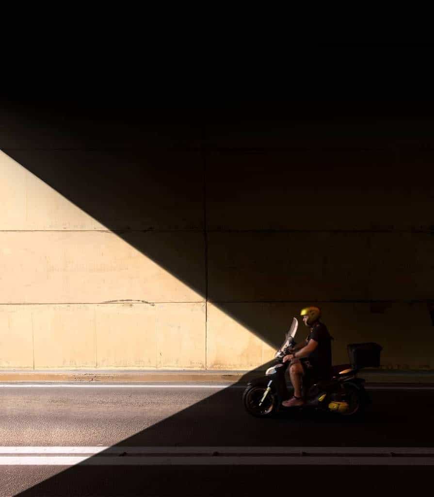 極簡主義街頭_攝影師George_Natsioulis_，在都市叢林獵狩一記詩意霎那-03.jpg