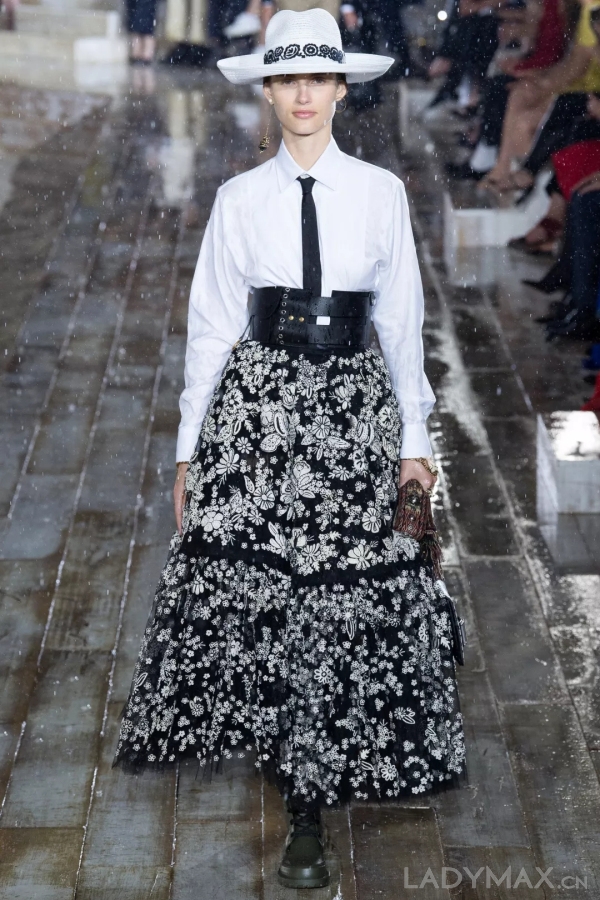 在「暴雨」中前行，Maria_Grazia_Chiuri能把Dior推上新高度嗎？_(8).jpg