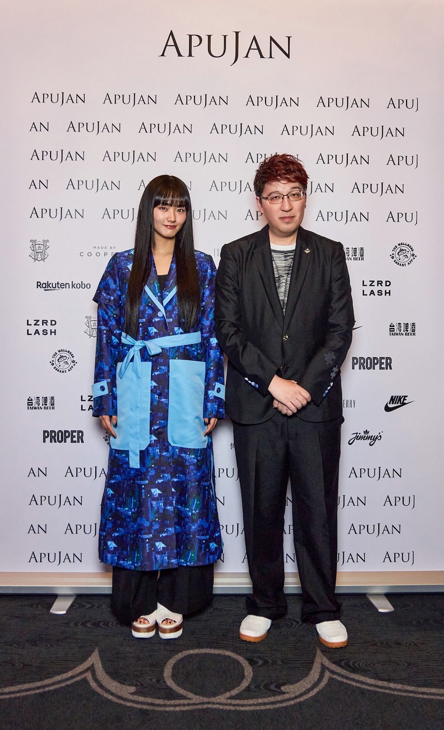 APUJAN_2026春夏系列：以文學為經緯，編織《桃太郎》的時裝冒險_6.從日本飛去英國的日本女星山﨑天與設計師詹朴_.jpg
