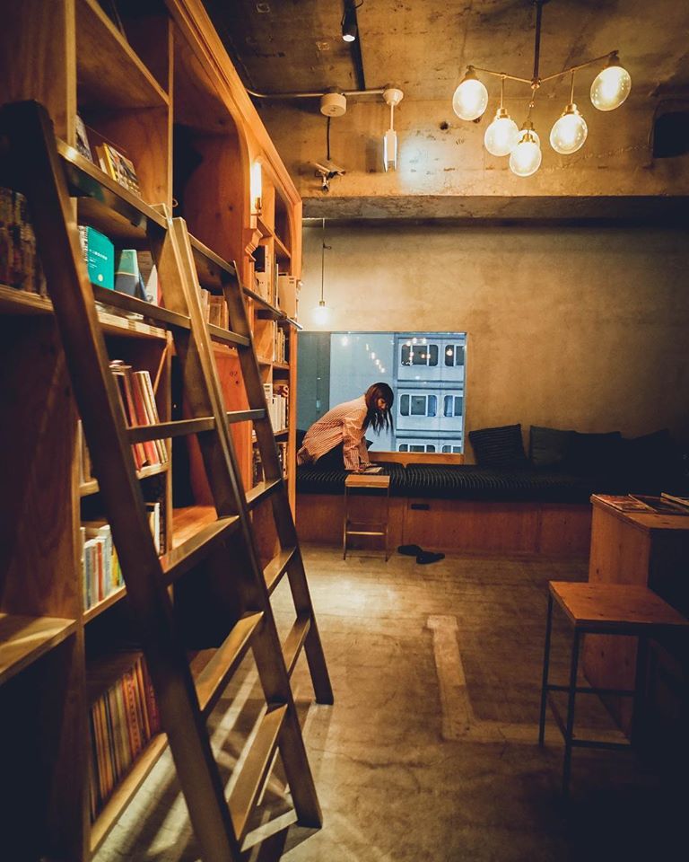 這間書店不賣書，卻可以滿足你「要是能在書店過夜就好了」的願望(3).jpg