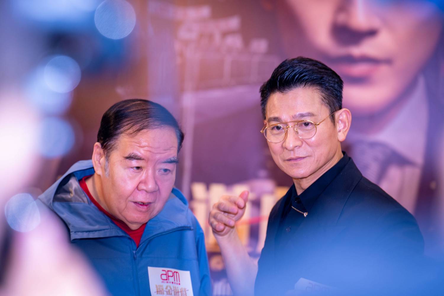 戲裡演活股市大師，戲外坦言不炒股！劉德華昔日雪中送炭幫還債_好友認證「有情有義」_00009.jpg