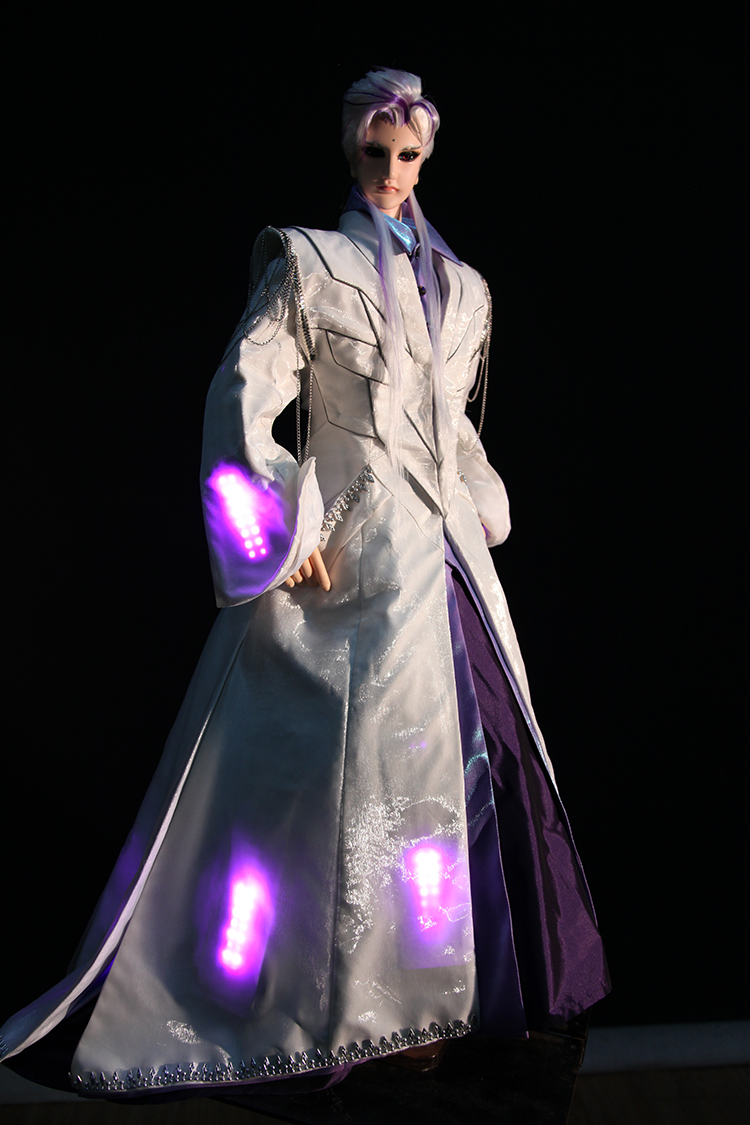 素還真變身《駭客任務》？台灣設計師汪俐伶用超薄LED面料打造科幻時裝_(10).JPG