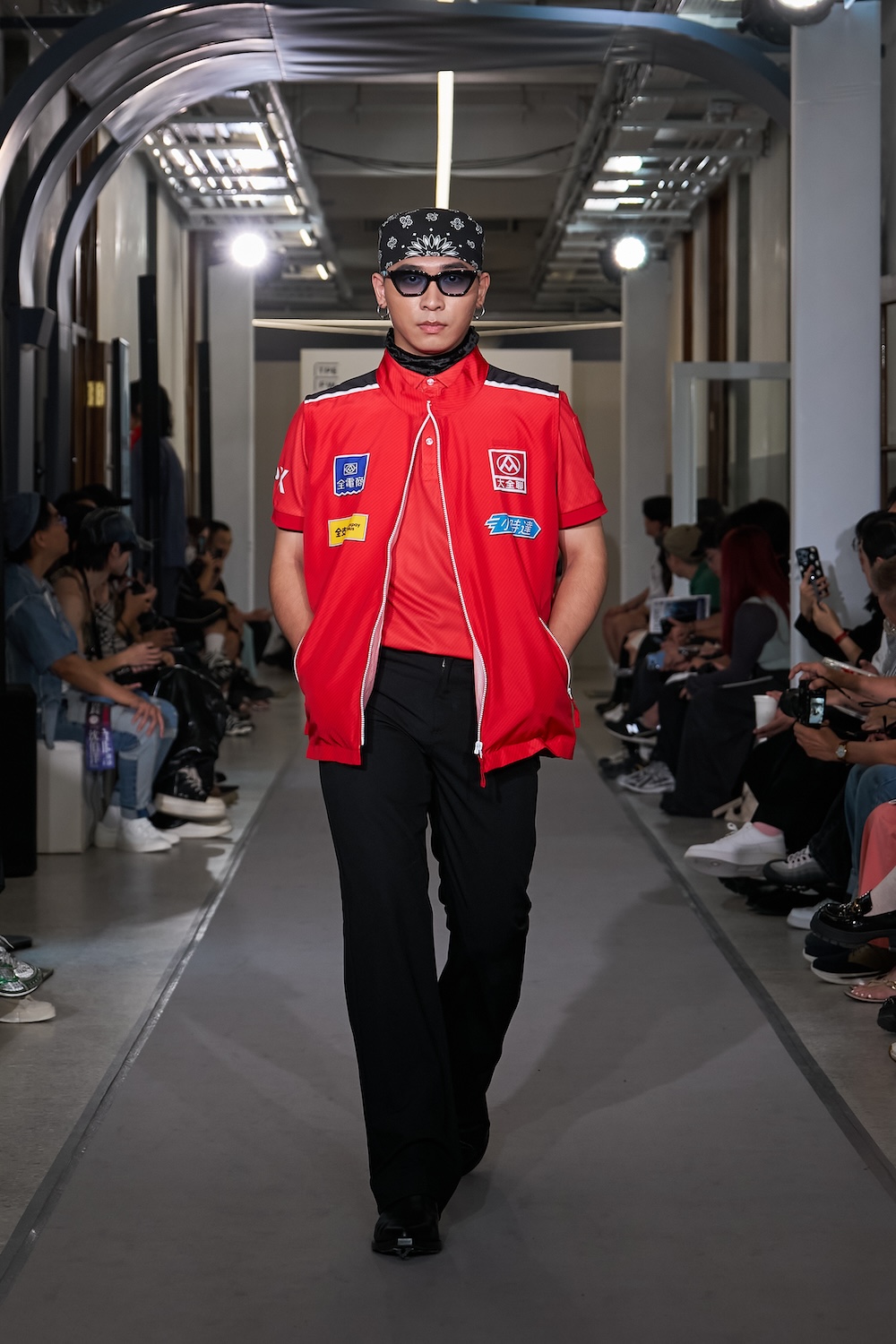 買UNIQLO不就好了？JUST_IN_XX周裕穎用21年制服設計，回答時尚、文化與責任的難題_4.jpg