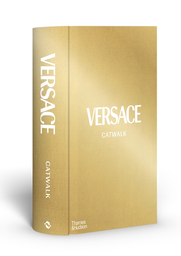 1636515515091它承載著Versace靈魂！影像書《完全系列》回顧品牌40年女裝創作史_1.jpg