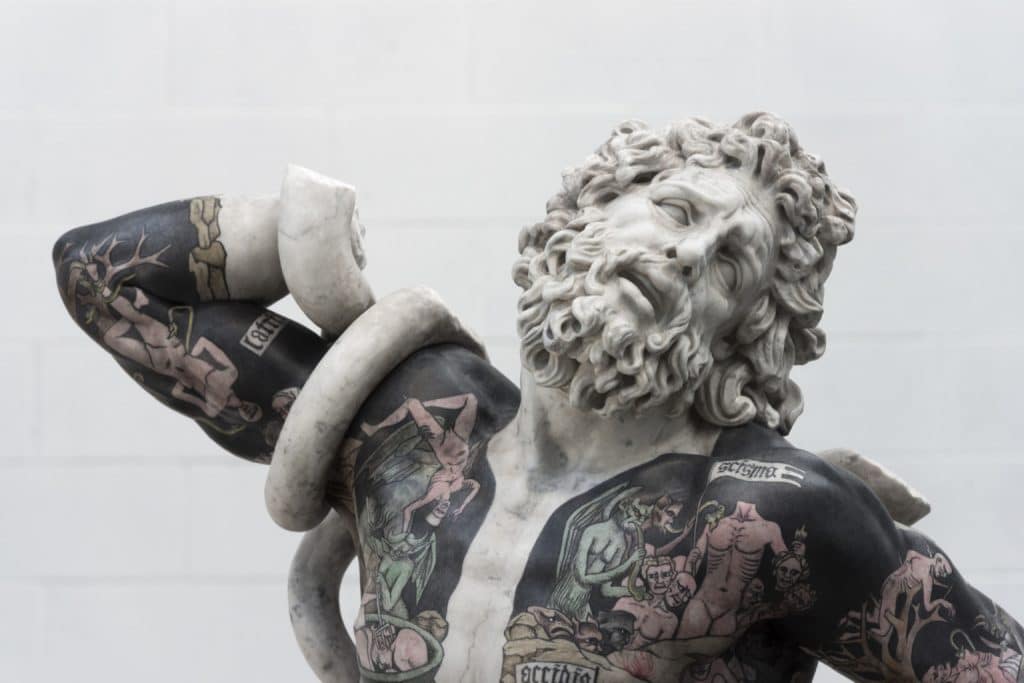 神聖與褻瀆同體：Fabio_Viale在古典維納斯雕像上刺青1.jpg