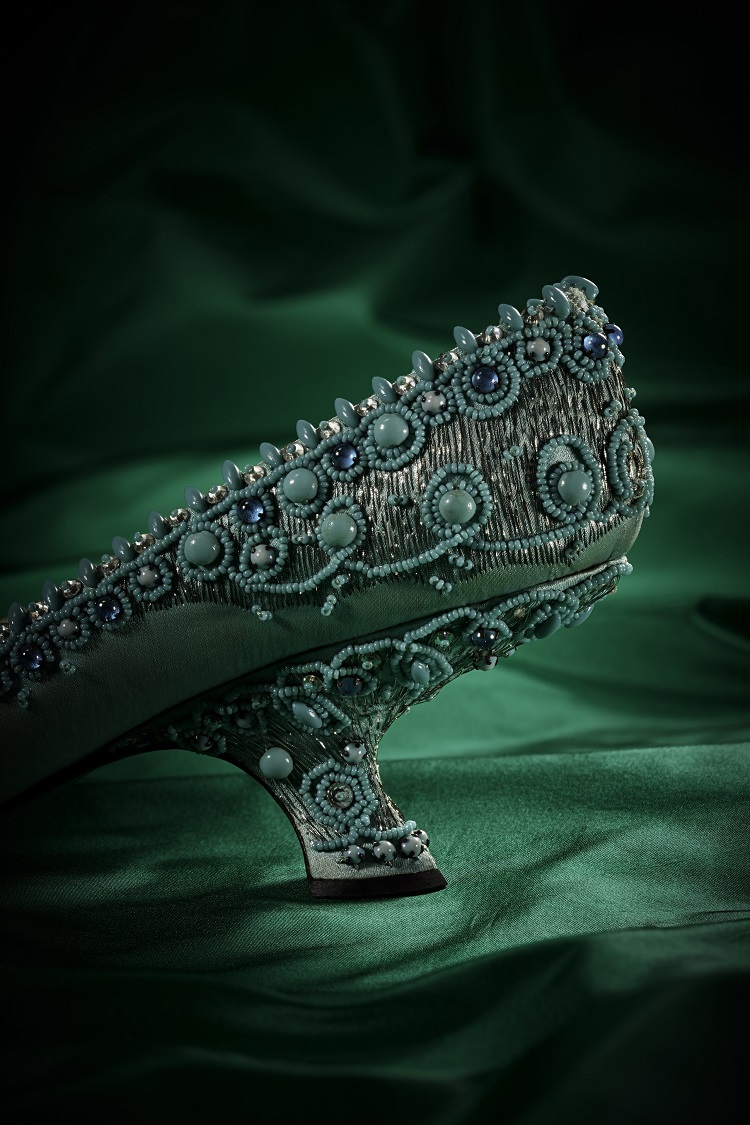 那些年，比珠寶更美麗的訂製鞋履！Dior專書回顧與Roger_Vivier合作歲月_9.jpg