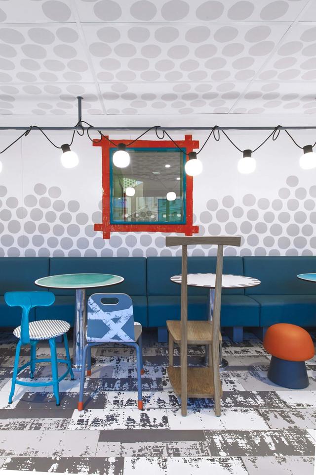 最藝術的巴黎麥當勞！義大利設計教母Paola_Navone施展「不完美」讓30年老店變身藝文速食空間06.jpg