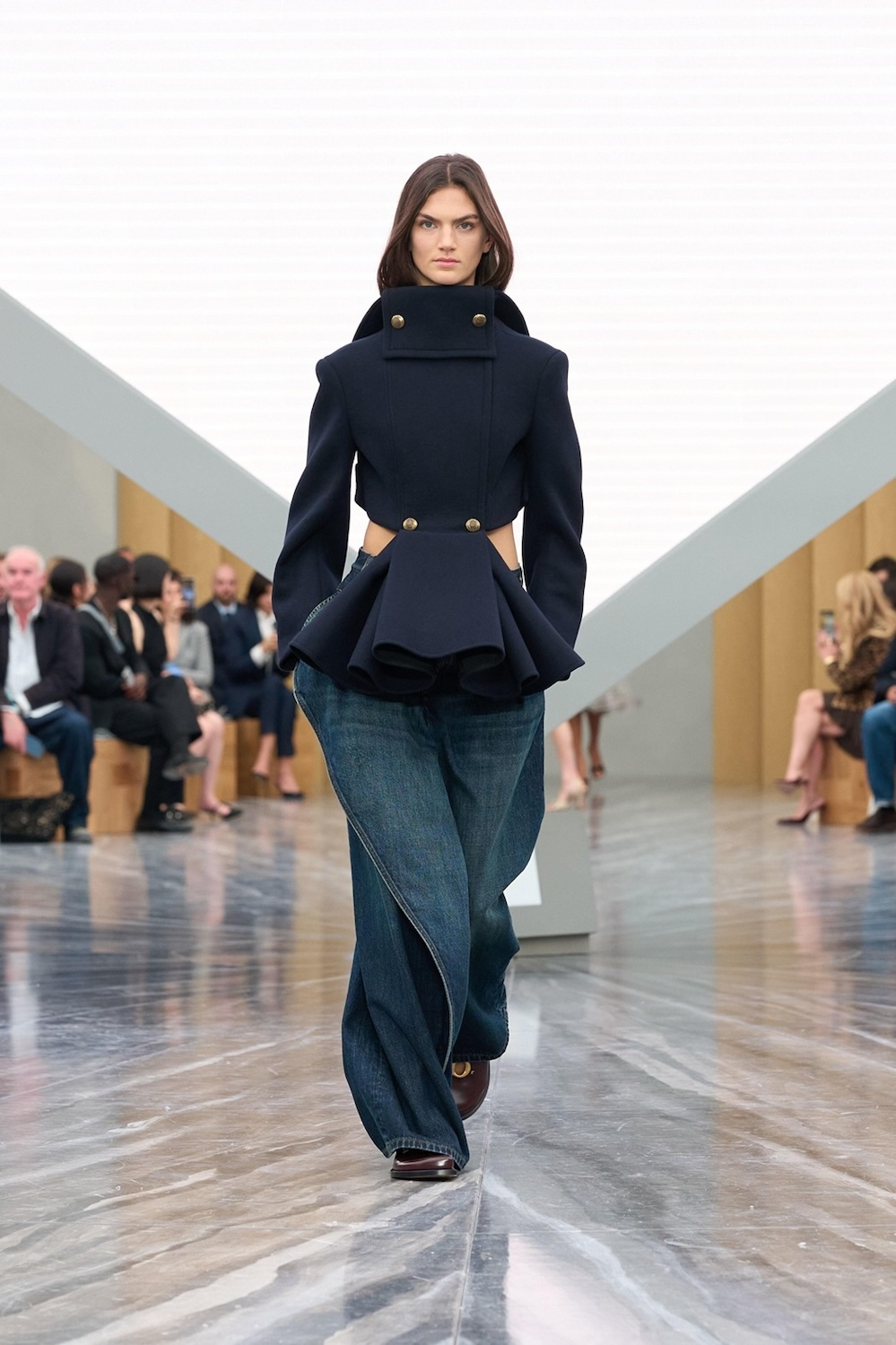 Dior「恐怖片」開幕：創意總監Jonathan_Anderson用張力與工藝解構歷史_8.jpg