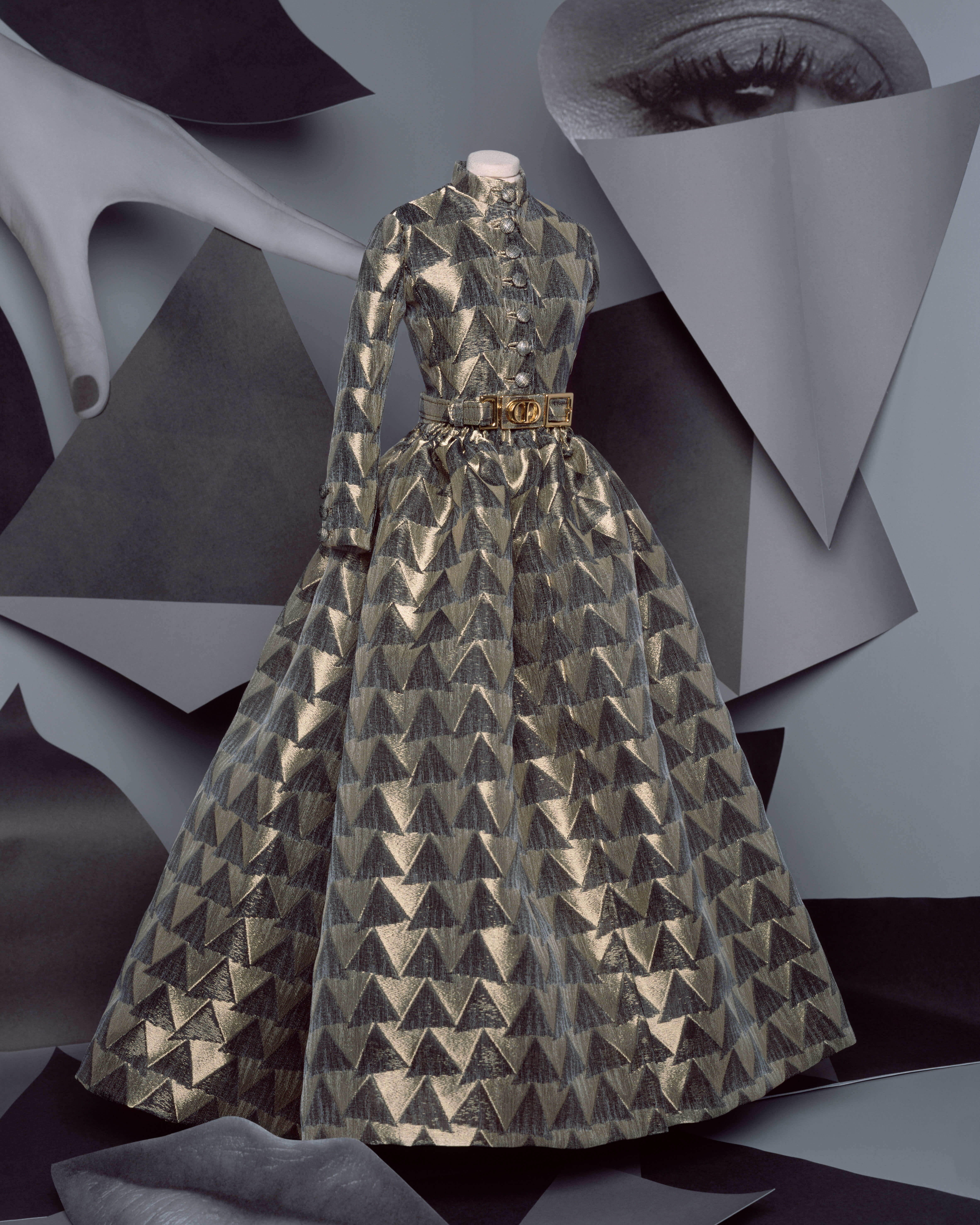 逆境中勇敢迎擊疫情！Dior迷你版高級訂製服_背後用意暗藏玄機8_(1).jpg