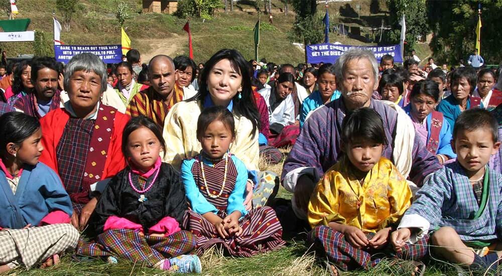 為皇太后設計禮服而結緣！方國強投桃報李為不丹兒童設計義賣珠寶4.jpg