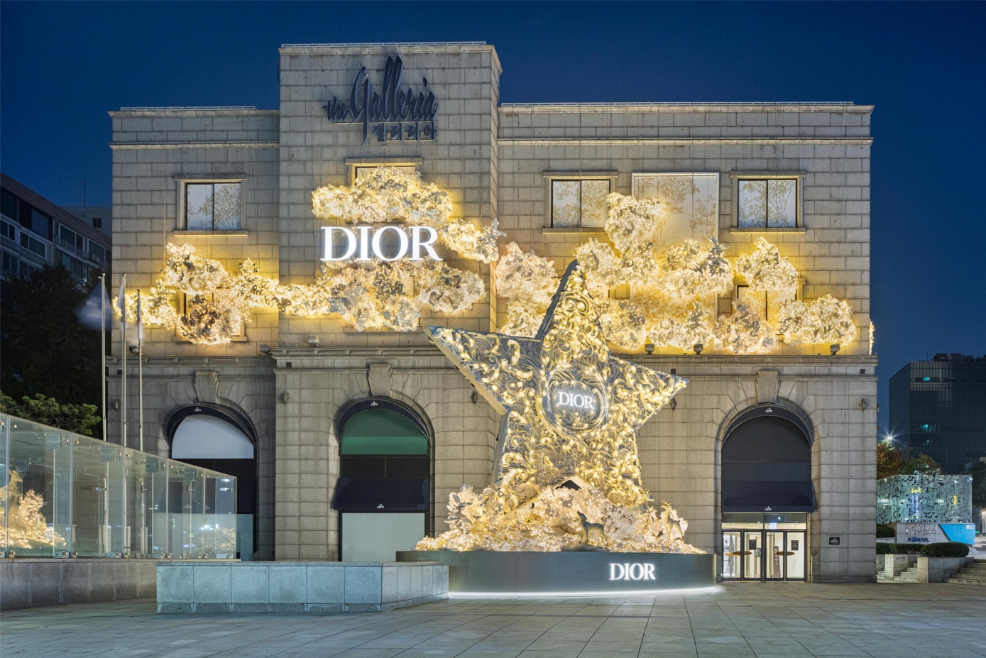從縷空雕刻到古風手繪！Dior全球聖誕裝飾_你最喜歡哪一個？_26.jpg