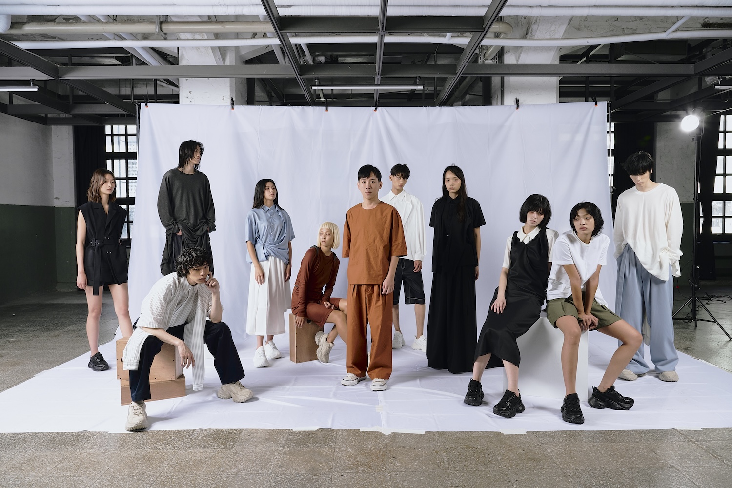 「Fashion,_Action!」：六大臺劇角色集結伸展臺，臺灣設計師如何用服裝定義戲劇精神？_Dleet設計師李倍×《今夜一起為愛鼓掌》.jpg