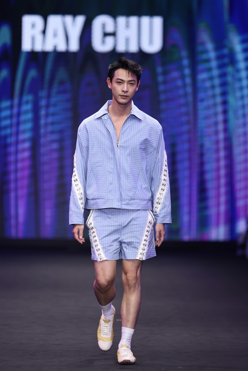 「Fashion,_Action!」：六大臺劇角色集結伸展臺，臺灣設計師如何用服裝定義戲劇精神？_連晨翔擔任RAY_CHU_x《拜六禮拜》走秀嘉賓.jpg