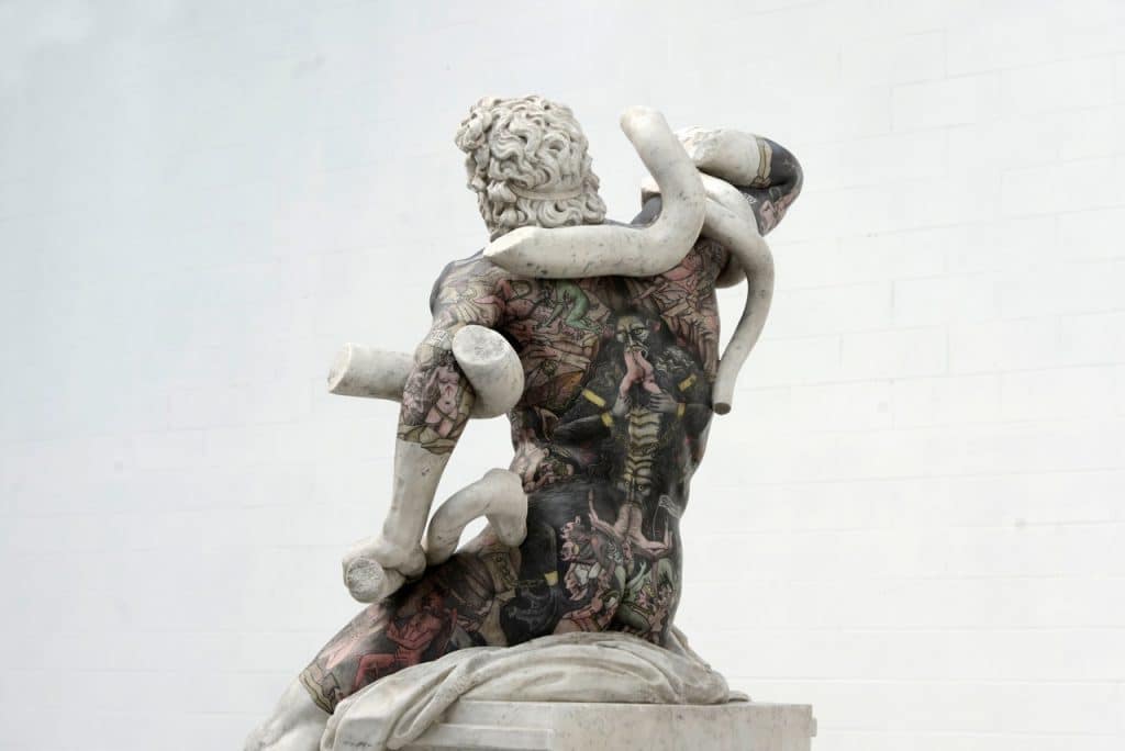 神聖與褻瀆同體：Fabio_Viale在古典維納斯雕像上刺青3.jpg